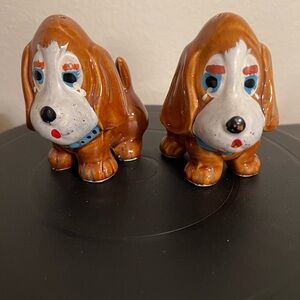 Vintage ceramic Basset Hound salt and pepper shaker set.